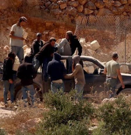 خاص | قصرة تحت الحصار.. قطع المياه والكهرباء والطرق يهدد عائلات بالتهجير