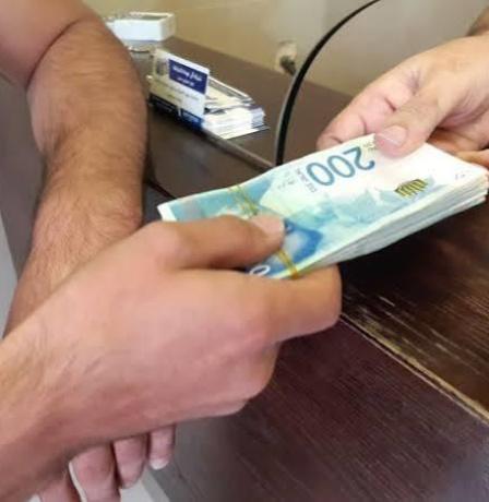 قراءة تحليلية | "هبوعليم" و"ديسكونت" يهددان بقطع العلاقات مع 9 بنوك في الضفة