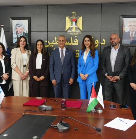 البنك العربي ووزارة العمل الفلسطينية يطلقان برنامجًا لدعم المشاريع الريادية الشبابية
