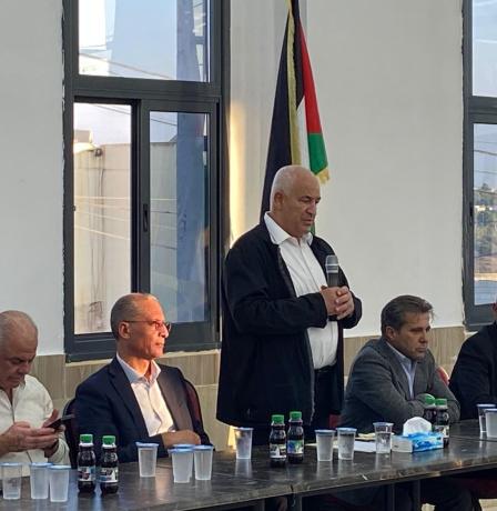 وزير الداخلية يعقد لقاءً في النبي صالح ويؤكد تعزيز السلم الأهلي وسيادة القانون