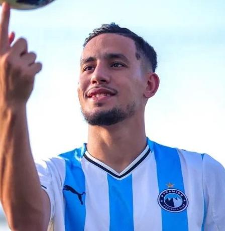 بيراميدز يضم الجزائري أحمد نذير بوعلي من جيور المجري