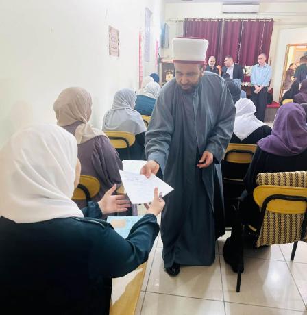 بالصور | ألف طالب وطالبة يتقدمون لامتحان وزاري في التجويد
