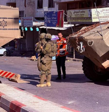 إصابة مواطنين جراء اعتداء الاحتلال في مخيم العين غرب نابلس