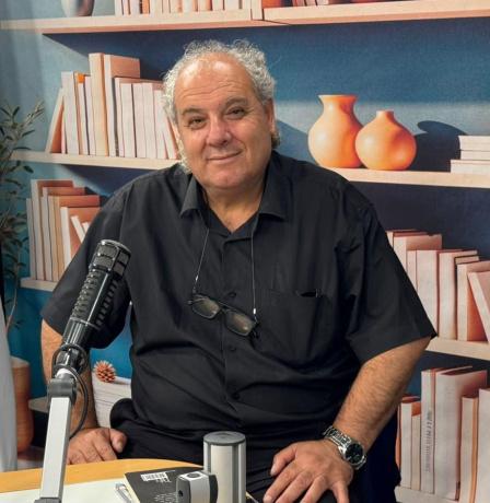 من المخيم إلى الكتابة.. زياد خداش يستعيد حكاية تشكّل الكاتب