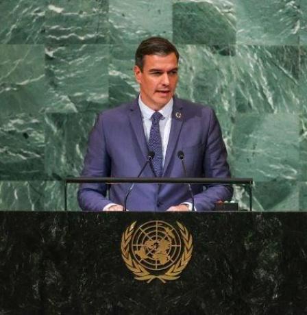 سانشيز يتهم إسرائيل بمواصلة الإبادة في غزة