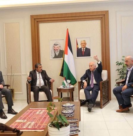 مقبل يبحث مع وزير الاقتصاد عددا من القضايا المتعلقة بتعزيز الشراكة
