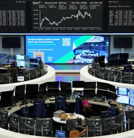 الأسواق العالمية تقفل أسبوعا متقلبا وسط ضغوط النفط والفائدة