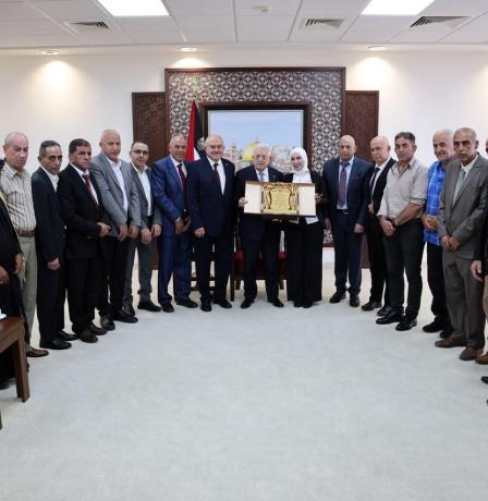 الرئيس عباس يستقبل رؤساء البلديات والمجالس المحلية لمحافظة القدس