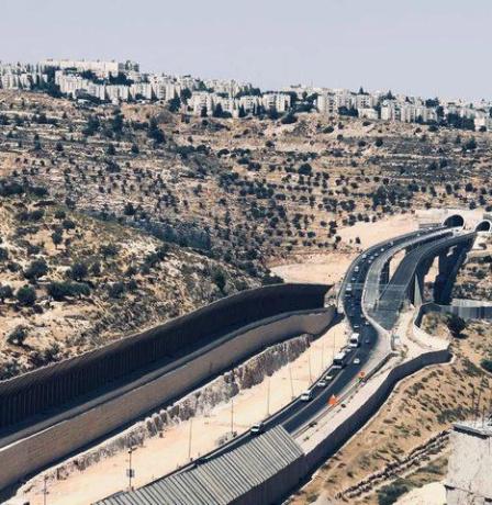 مخطط استيطاني لتغيير واقع الطرق والحركة في قلب رام الله والبيرة