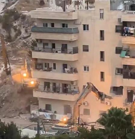الاحتلال يهدم بناية سكنية من 5 طوابق في بلدة الطور بالقدس