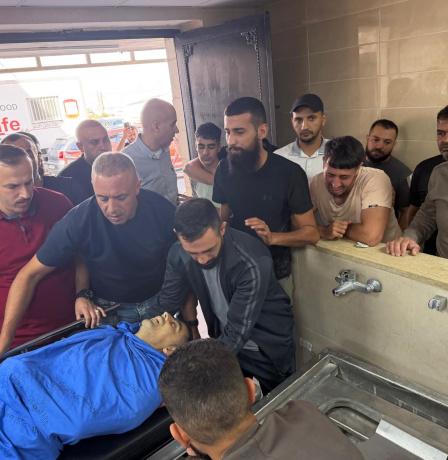 شهيد و16 إصابة في هجوم للمستوطنين على قاطفي الزيتون في برقة ورامين