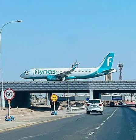 إصابات في استهداف صاروخي من الحثويين لمطار في الرياض