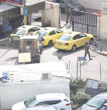 الاحتلال يقتحم ساحة مجمع فلسطين الطبي ويطلق قنابل الغاز في محيط التشريعي