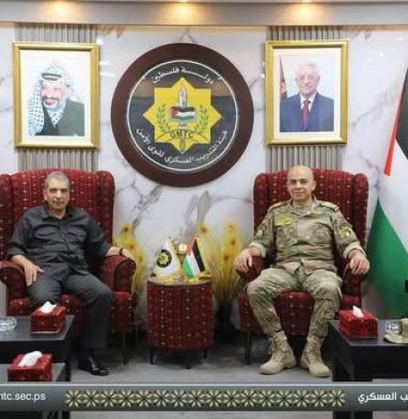 هيئة التدريب العسكري تستضيف اللواء توفيق الطيراوي مقدما محاضرة حول العلاقة بين القيادة السياسية والقيادة الأمنية
