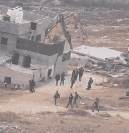 شاهد: الاحتلال ينفذ عمليات هدم في محيط مخيم قلنديا شمال القدس