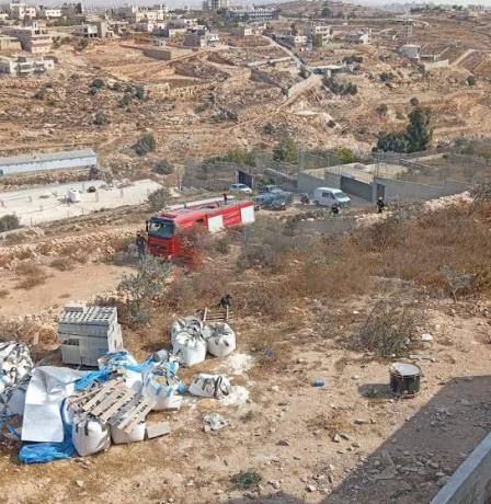 الاحتلال يهدم مسكنا ويقتلع 200 شجرة مثمرة ويدمر منشآت شرق الخليل