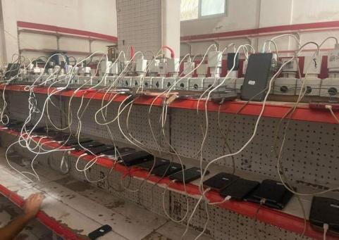 ثمن الشحن.. حين يصبح الهاتف عبئًا في غزة