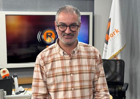 الفنان يوسف عوض يوثق ذاكرة غزة والمخيم بقلم الرصاص