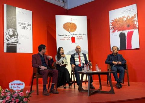 فيتنام تحتفي بإطلاق ديوانين يجسّدان معاناة شعبنا وصموده