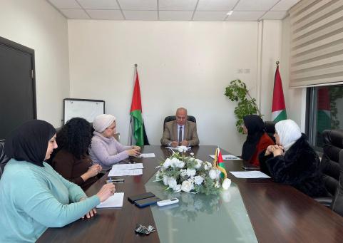 وزير الثقافة يلتقي جمعية سيدات الخليل الخيرية ويبحث سبل دعم حرفتي النفخ في الزجاج والسيراميك