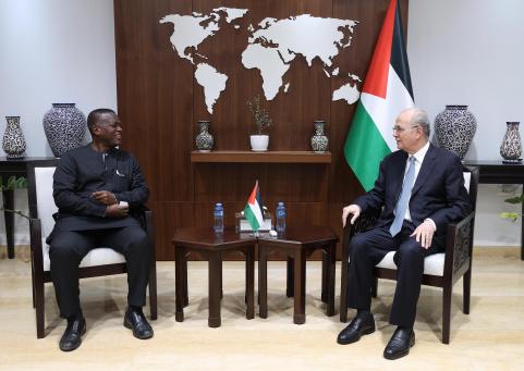 مصطفى يبحث مع رئيس اتحاد كُتَّاب عموم أفريقيا تعزيز دعم الكُتَّاب والأُدباء والمثقفين للرواية الفلسطينية وقضيتنا العادلة