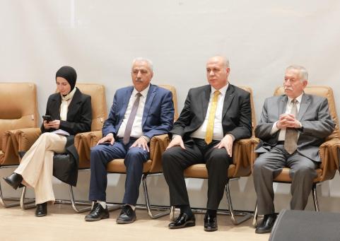 الخليل: إشهار كتاب "حكايا لم تروَ لأحد"