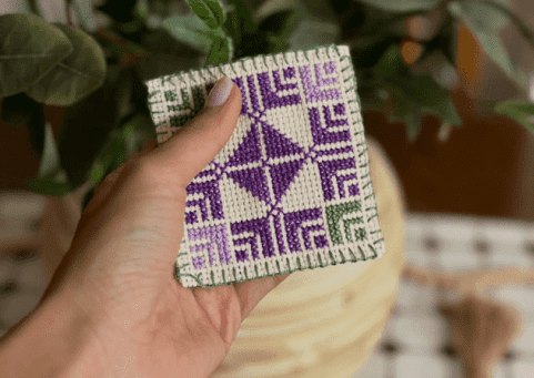 خاص| "falahi by maya".. تطريز فلسطيني بلمسة عصرية على الملابس اليومية