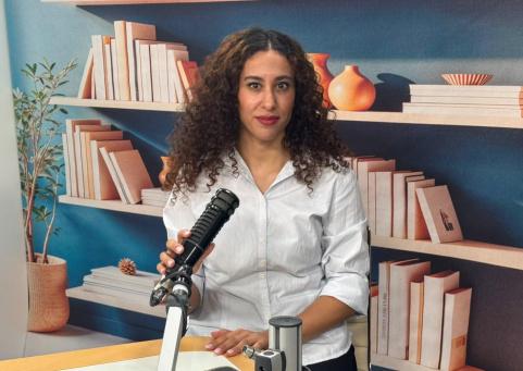 نور فريتخ.. صوتٌ فلسطيني يحمل ذاكرة المكان ويغني للحياة والأمل