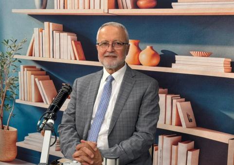 د. بشار الكرمي.. رحلة من الطب والعمل التطوعي إلى بناء تجربة مخبرية