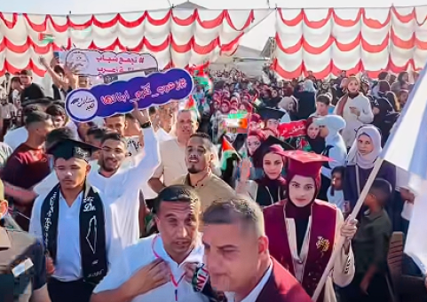 خاص | 700 خريج في احتفال استثنائي لعائلة زعرب بعد 3 سنوات من الحرب