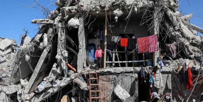 جباليا المدمّرة.. عودة فوق الركام بحثا عن الحياة