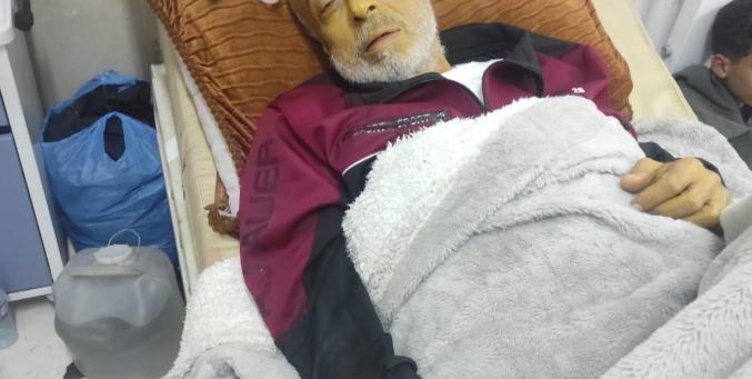 المرض يقتلع حياته… سبعيني على حافة الموت في غزة بلا أمل