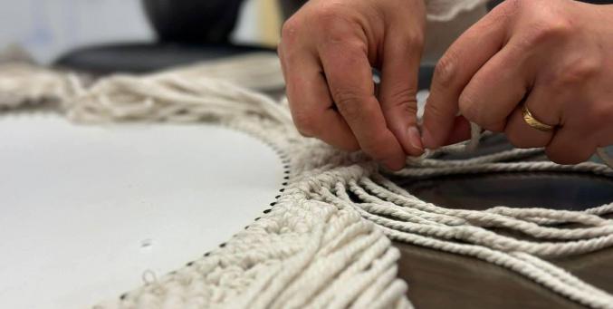 "هاند ميد".. مشروع فلسطيني يعيد إحياء فن المكرمية بلمسة عصرية