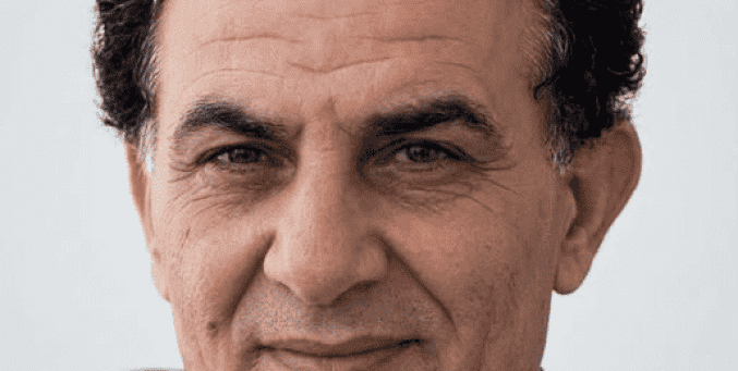 وفاة الروائي والإعلامي الفلسطيني زياد عبد الفتاح