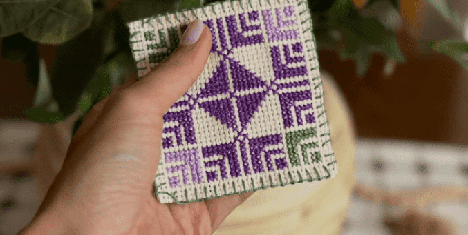خاص| "falahi by maya".. تطريز فلسطيني بلمسة عصرية على الملابس اليومية