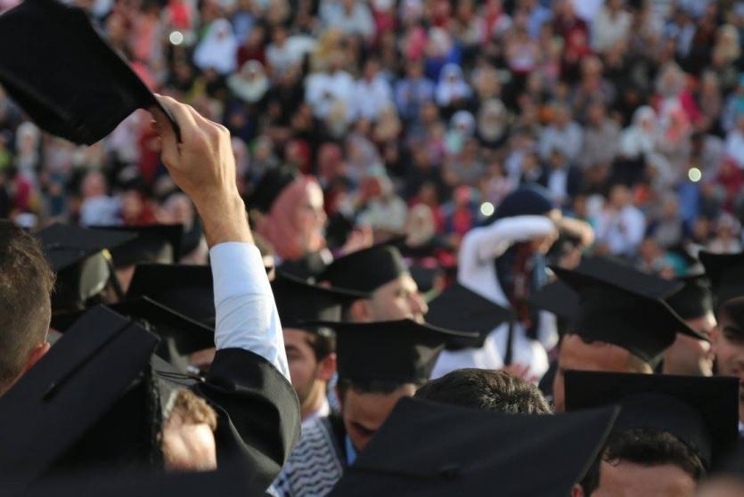  بطالة الخرجين تجاوزت 50% وأكثر من ثلث شباب غزة يرغبون بالهجرة 