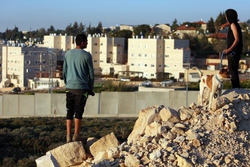  جدار فاصل بين مخيم الجلزون و"بيت ايل"