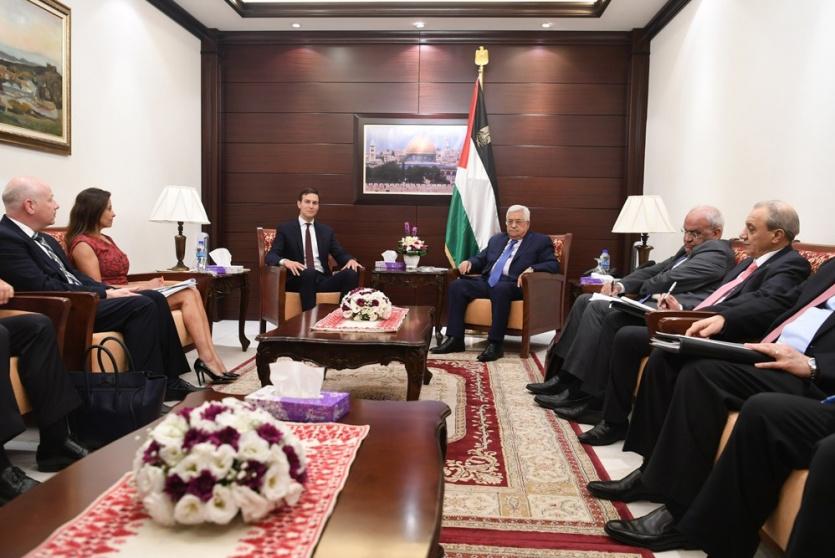 واشنطن: اجتماع الرئيس عباس بوفد ترامب كان مثمرا 