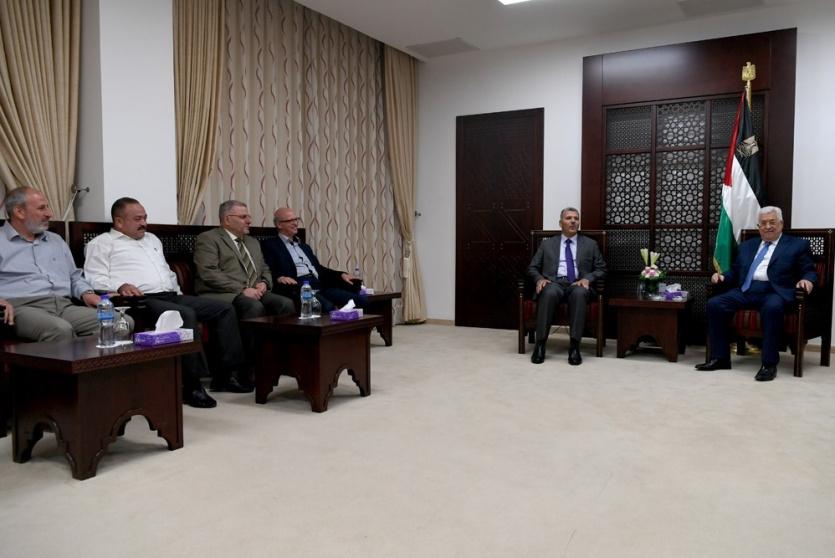 نواب حماس يطالبون الرئيس باغتنام فرصة المصالحة