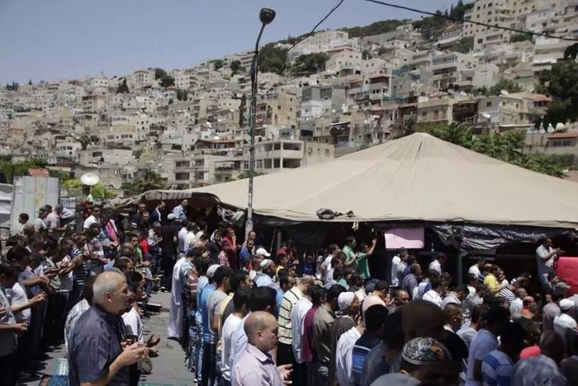 اعادة بناء خيمة الاعتصام في حي البستان