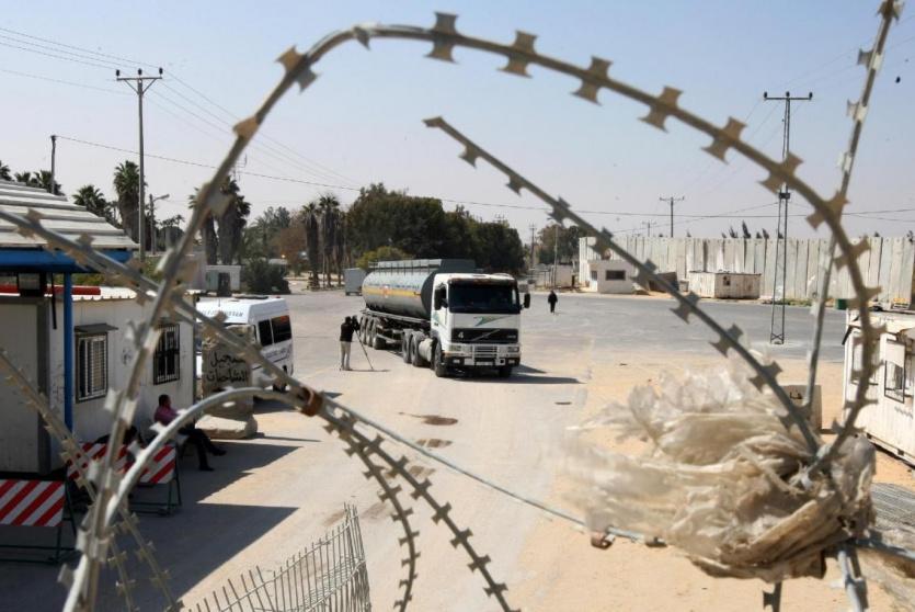 شاحنة نقل في معبر كرم أبو سالم