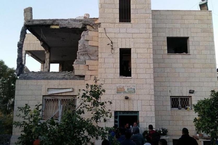 بالفيديو.. الاحتلال يفجر منزل الشهيد الجمل 