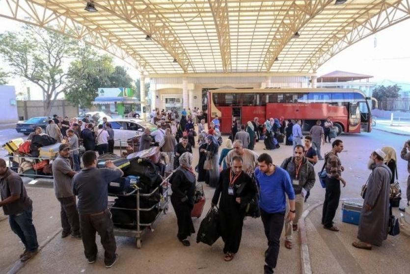 أولى قوافل المعتمرين من الضفة تنطلق وغزة تنتظر 