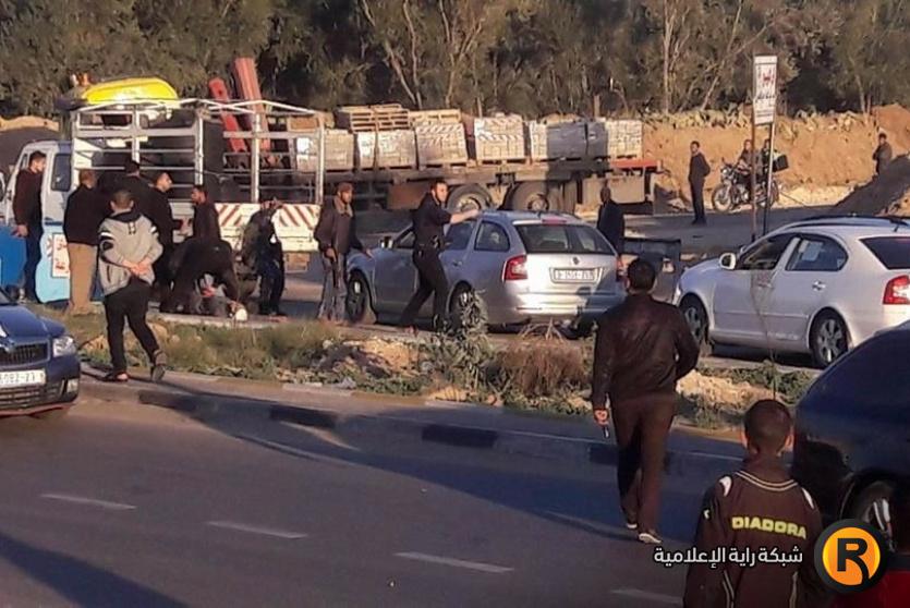طعن شرطي على حاجز  امني في غزة 