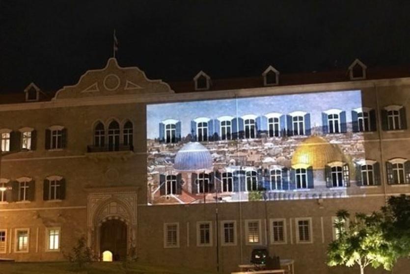 حكومة لبنان تضيء مقرها بصورة للمسجد الأقصى وكنيسة القيامة