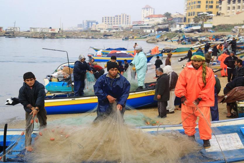 غزة: العثور على جثة قذفتها أمواج البحر على شاطئ دير البلح 