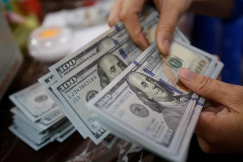 الدولار يواصل هبوطه أمام العملات الرئيسية
