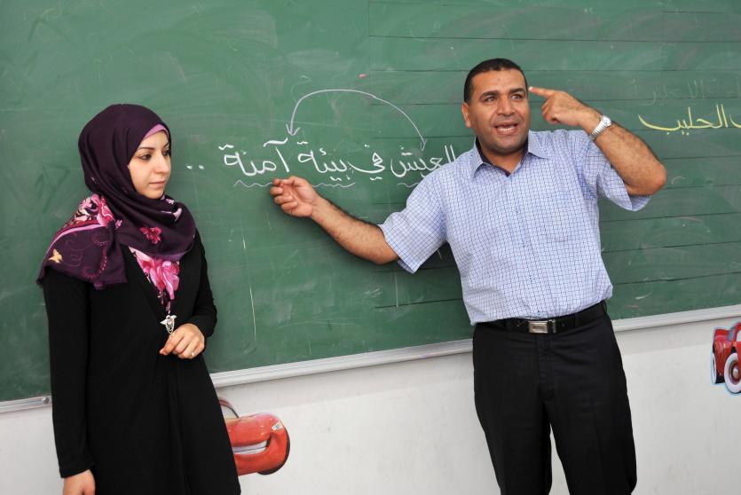 معلم في احدى مدارس غزة