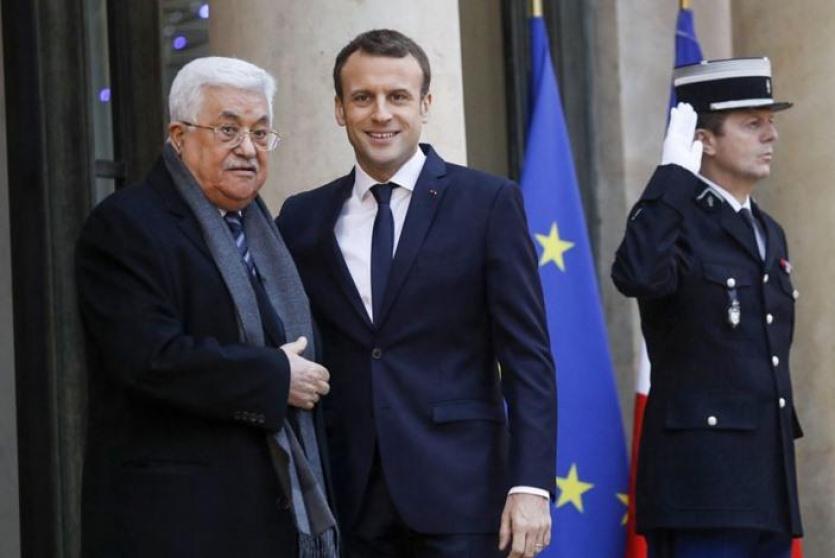 الرئيس محمود عباس والرئيس الفرنسي ماكرون 