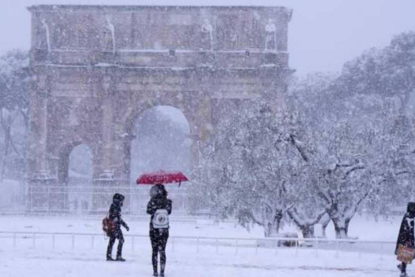 سياح عالقون في روما وسط الثلوج
